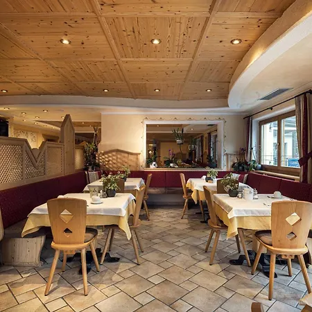 Hotel Almhotel Lenz 3*