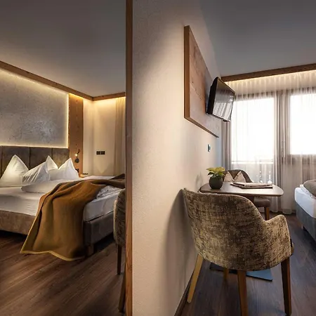 Hotel Almhotel Lenz 3*